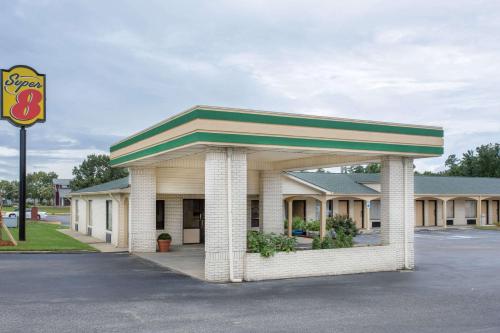 Super 8 by Wyndham Sumter in Columbia