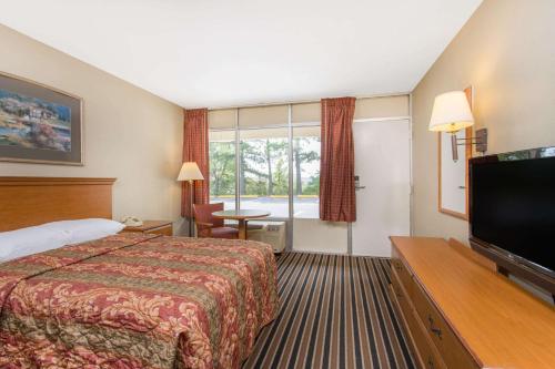 This photo about Travelodge Fredericksburg shared on HyHotel.com