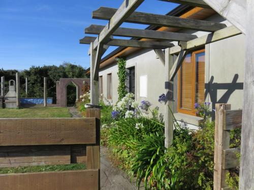 Kert, House with sea views close to Beach with WiFi and large kitchen and dining in Maam Cross Kert, House with sea views close to Beach with WiFi and large kitchen and dining in Maam Cross