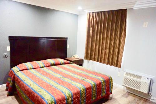 在meiguo.com看到的洛杉矶里约宫殿汽车旅馆的介绍图片