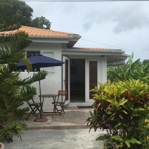 parveke/terassi, smithy's eco-apartment in Morne Jaloux Ridge parveke/terassi, smithy's eco-apartment in Morne Jaloux Ridge