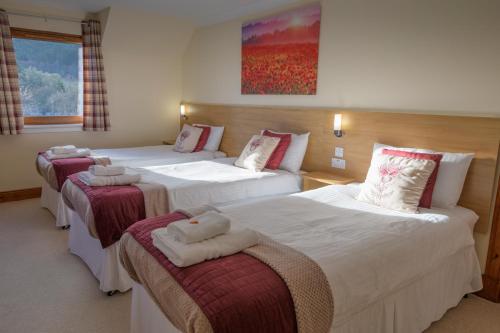 Bracarina House Bed & Breakfast & Caledonian Studio in Invermoriston Bracarina House Bed & Breakfast & Caledonian Studio in Invermoriston