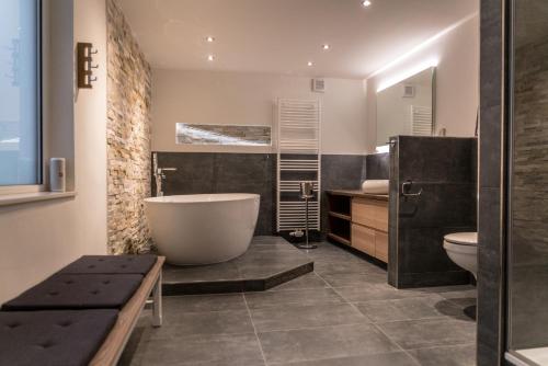 Shower, Hotel Stadt Cuxhaven in Cuxhaven Shower, Hotel Stadt Cuxhaven in Cuxhaven