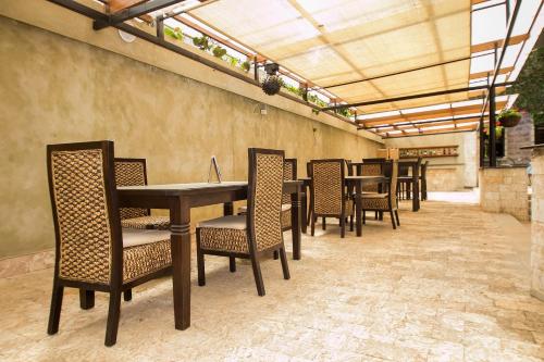 Restaurant, Kate's Apartments in Nairobi Restaurant, Kate's Apartments in Nairobi