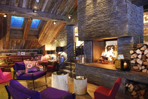 Bar/ Salón, Hotel Le Savoy in Meribel Bar/ Salón, Hotel Le Savoy in Meribel