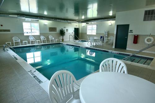 Swimming pool, Country Inn & Suites by Radisson, Chambersburg, PA in Chambersburg (PA) Swimming pool, Country Inn & Suites by Radisson, Chambersburg, PA in Chambersburg (PA)