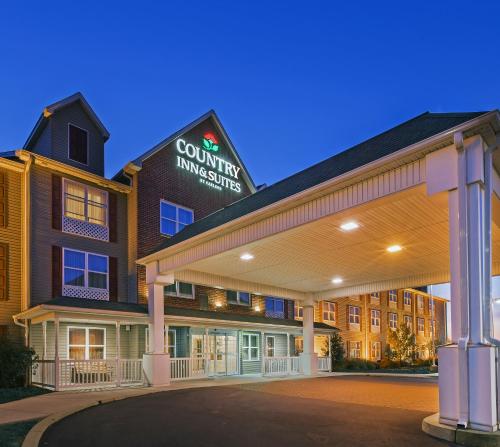 Entrance, Country Inn & Suites by Radisson, Chambersburg, PA in Chambersburg (PA) Entrance, Country Inn & Suites by Radisson, Chambersburg, PA in Chambersburg (PA)