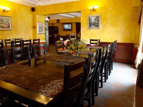 Restoran, Pensiunea Byblos in Piatra Neamt Restoran, Pensiunea Byblos in Piatra Neamt