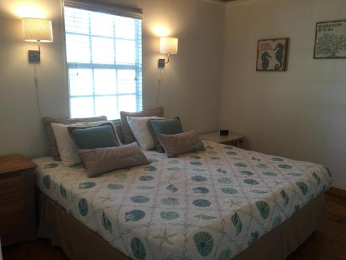 Bimini Seaside Villas - Pink Cottage with Beach View in Alice Town Bimini Seaside Villas - Pink Cottage with Beach View in Alice Town