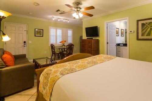 Tropical Beach Resorts - Sarasota in Siesta Key (FL) Tropical Beach Resorts - Sarasota in Siesta Key (FL)