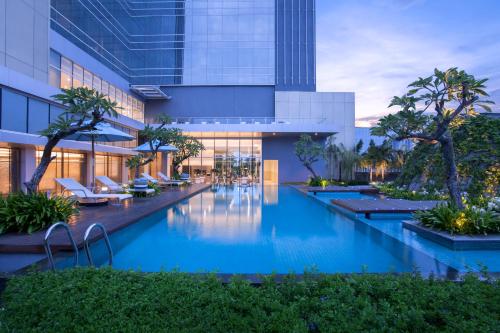 Swimming pool, Mercure Jakarta Pantai Indah Kapuk in Cengkareng Swimming pool, Mercure Jakarta Pantai Indah Kapuk in Cengkareng