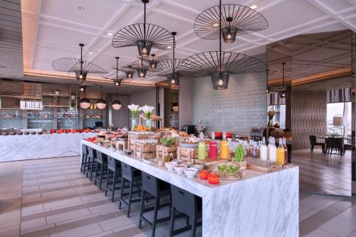 Restaurant, Mercure Jakarta Pantai Indah Kapuk in Cengkareng Restaurant, Mercure Jakarta Pantai Indah Kapuk in Cengkareng