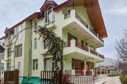 Mountain-view room for 3, ideal for a serene vacation, by GuestHouser 
Mountain-view room for 3, ideal for a serene vacation, by GuestHouser