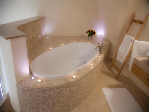 Facilities, Relais La Sommita' Hotel in Ostuni Facilities, Relais La Sommita' Hotel in Ostuni