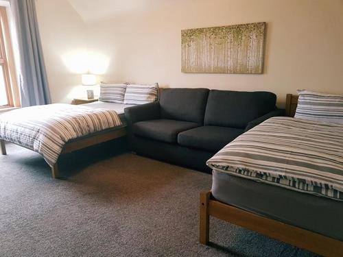 Yvi's 2-3 Bedroom Town Apartment in Dél-Inverurie Yvi's 2-3 Bedroom Town Apartment in Dél-Inverurie