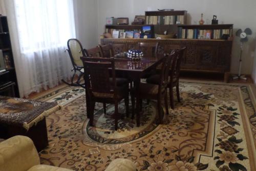 Közös társalgó / TV, Spandaryan House in Yeghegnadzor Közös társalgó / TV, Spandaryan House in Yeghegnadzor