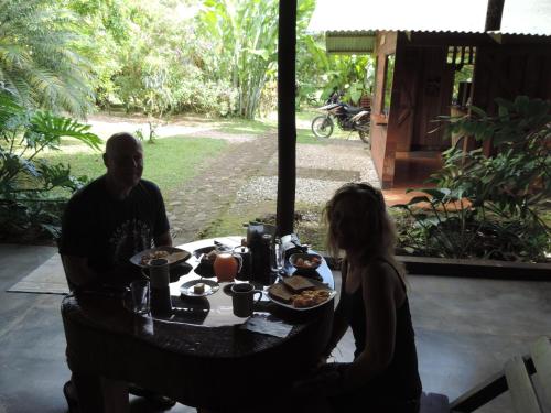 餐飲選擇, Cataratas Bijagua Lodge, incluye tour autoguiado Bijagua Waterfalls Hike in 比哈瓜德烏帕拉 餐飲選擇, Cataratas Bijagua Lodge, incluye tour autoguiado Bijagua Waterfalls Hike in 比哈瓜德烏帕拉