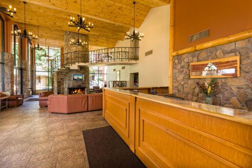 Lobby, River Terrace Resort and Convention Center in Gatlinburg (TN) Lobby, River Terrace Resort and Convention Center in Gatlinburg (TN)