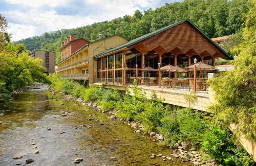 Entrance, River Terrace Resort and Convention Center in Gatlinburg (TN) Entrance, River Terrace Resort and Convention Center in Gatlinburg (TN)
