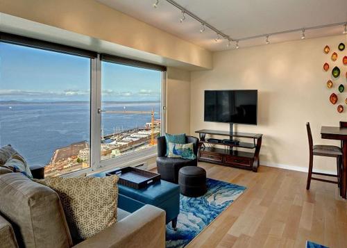 在meiguo.com看到的Newmark Elliott Bayview Luxury Suite - Two Bedroom Apartment的介绍图片