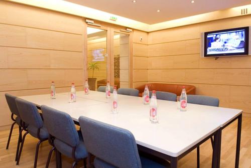 Business center, Grand Hotel Du Havre in Opera Business center, Grand Hotel Du Havre in Opera