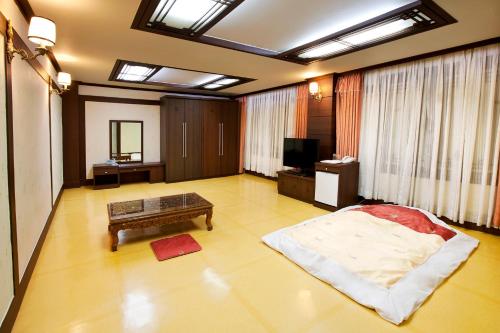 This photo about The Cheil Hotel Onyang shared on HyHotel.com