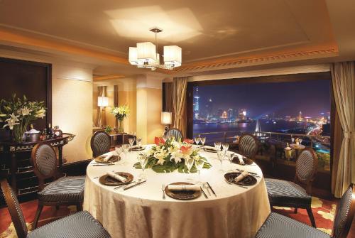 Restaurant, Broadway Mansions Hotel in The Bund and North Bund Restaurant, Broadway Mansions Hotel in The Bund and North Bund