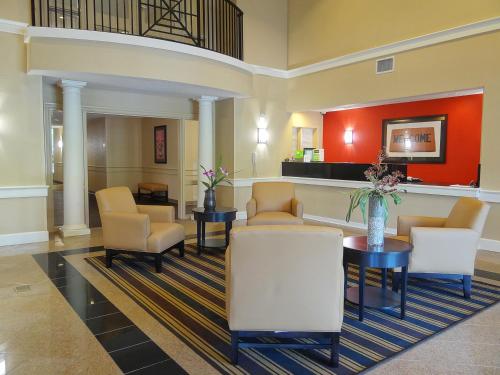 Lobby, Extended Stay America Suites - Raleigh - RTP - 4919 Miami Blvd. in Durham Lobby, Extended Stay America Suites - Raleigh - RTP - 4919 Miami Blvd. in Durham