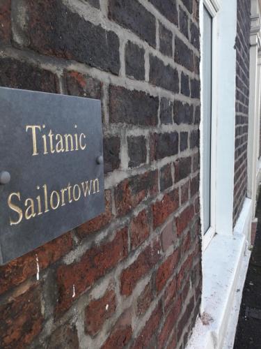Titanic Sailortown Belfast City Centre townhouse in Sailortown Titanic Sailortown Belfast City Centre townhouse in Sailortown