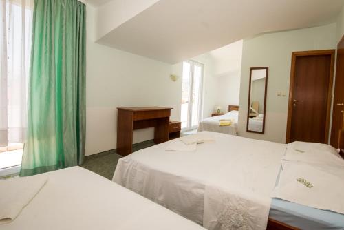 Bed and Breakfast Helena in 加廸納 Bed and Breakfast Helena in 加廸納
