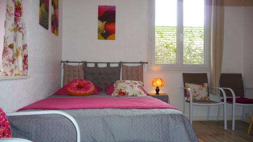 Habitación, La Bonbonnière (La Bonbonniere) in Sarlat-la-Caneda City Center Habitación, La Bonbonnière (La Bonbonniere) in Sarlat-la-Caneda City Center