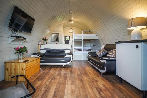 Deluxe Glamping Pod with Hot Tub in Frodsham Deluxe Glamping Pod with Hot Tub in Frodsham