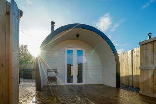Bejárat, Deluxe Glamping Pod with Hot Tub in Frodsham Bejárat, Deluxe Glamping Pod with Hot Tub in Frodsham