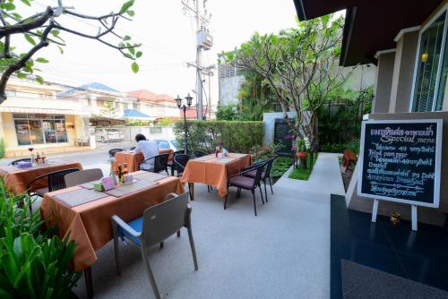 レストラン, ラペーパン ヴィッレ ホテル (Rapeepan Ville Hotel) in ウボンラチャターニー レストラン, ラペーパン ヴィッレ ホテル (Rapeepan Ville Hotel) in ウボンラチャターニー