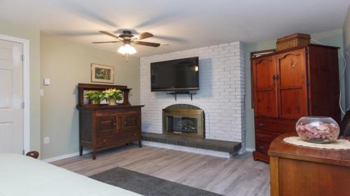 This photo about Coles Bay Vacation Retreat shared on HyHotel.com