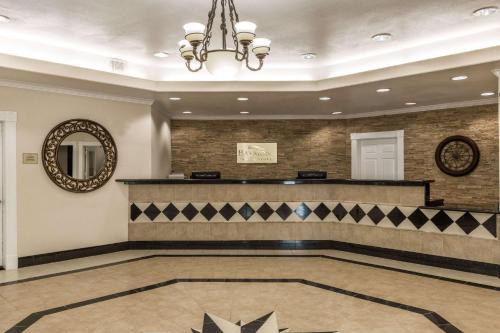 Lobby, Baymont by Wyndham Galveston in Galveston Beach Lobby, Baymont by Wyndham Galveston in Galveston Beach