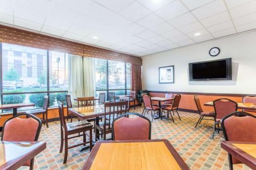 طعام و مشروبات, بايمونت باي ويندام سينسيناتي (Baymont by Wyndham Cincinnati) in شارونفيل طعام و مشروبات, بايمونت باي ويندام سينسيناتي (Baymont by Wyndham Cincinnati) in شارونفيل