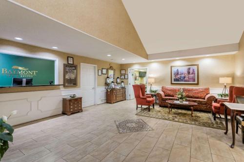Előcsarnok, Baymont by Wyndham Waycross in Waycross Előcsarnok, Baymont by Wyndham Waycross in Waycross
