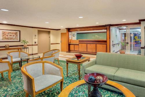 Lobby, Baymont by Wyndham Kalamazoo East in Kalamazoo (MI) Lobby, Baymont by Wyndham Kalamazoo East in Kalamazoo (MI)