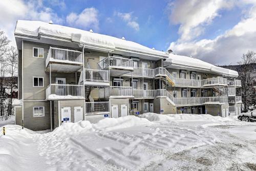 Exterior view, Condo 203 33 Chemin du Hameau by Les Chalets Alpins in Stoneham (QC) Exterior view, Condo 203 33 Chemin du Hameau by Les Chalets Alpins in Stoneham (QC)
