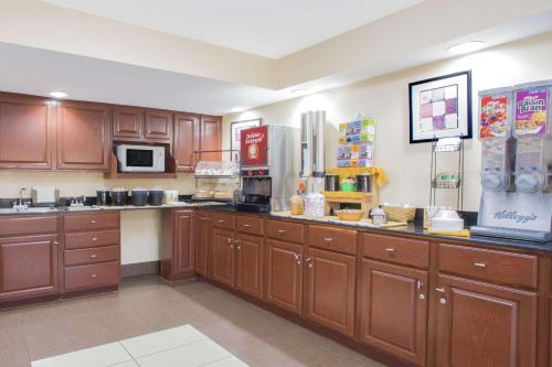 Makanan dan Minuman, Ramada Hotel & Conference Center by Wyndham Edgewood in Edgewood (MD) Makanan dan Minuman, Ramada Hotel & Conference Center by Wyndham Edgewood in Edgewood (MD)