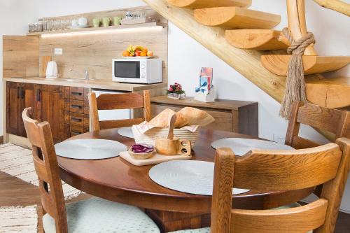 مطبخ, Rozprávková dedinka (Rozpravkova dedinka) in Dolny Kubin Town Center مطبخ, Rozprávková dedinka (Rozpravkova dedinka) in Dolny Kubin Town Center