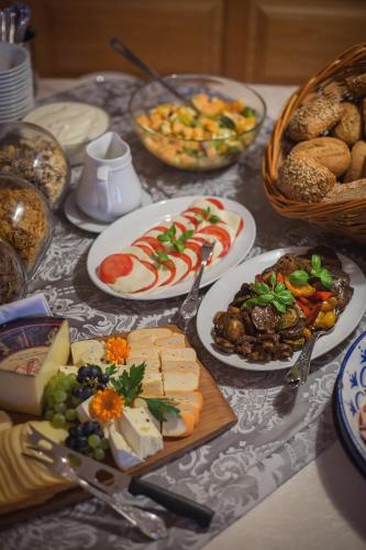 Food and beverages, Der Patrizierhof - Weingut Gasthof Hotel - Familie Grebner in Kitzingen Food and beverages, Der Patrizierhof - Weingut Gasthof Hotel - Familie Grebner in Kitzingen