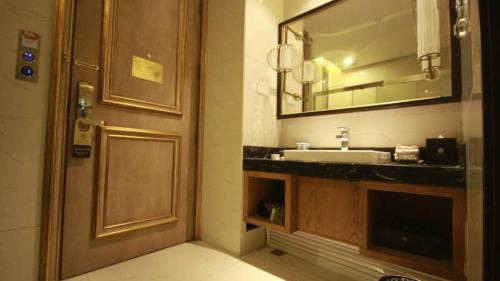 This photo about Seattle Hotel Luoyang shared on HyHotel.com