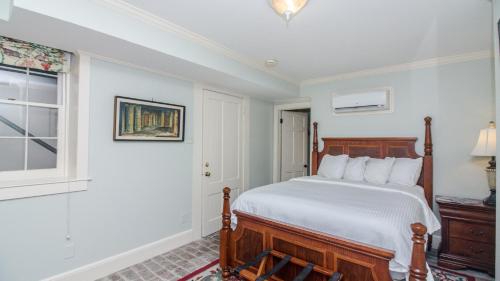 Dresser Palmer House 211 E Gaston St Savannah Ga Bed Breakfasts