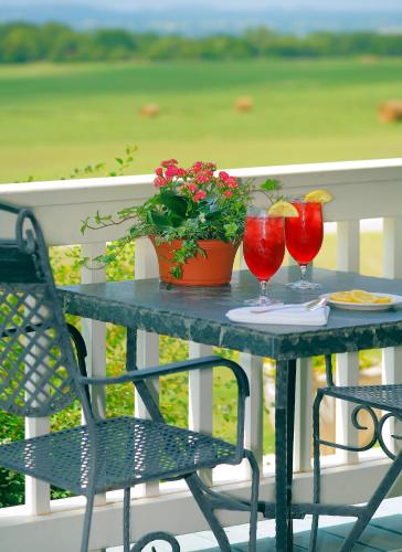 餐飲選擇, Rose Hill Retreat AAA Four Diamond Inn in 斯通沃爾 (TX) 餐飲選擇, Rose Hill Retreat AAA Four Diamond Inn in 斯通沃爾 (TX)