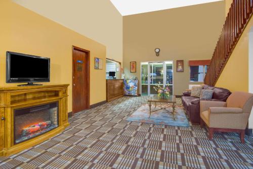Фойє, Days Inn by Wyndham North Platte in Норт-Платт (Небраска) Фойє, Days Inn by Wyndham North Platte in Норт-Платт (Небраска)