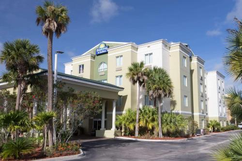 Days Inn & Suites by Wyndham Fort Pierce I-95 