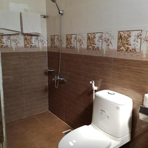Bathroom, Bac Huong Hotel in Kon Tum Bathroom, Bac Huong Hotel in Kon Tum