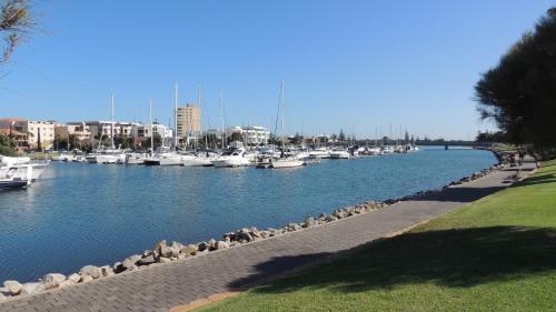 Glenelg - Marina Retreat